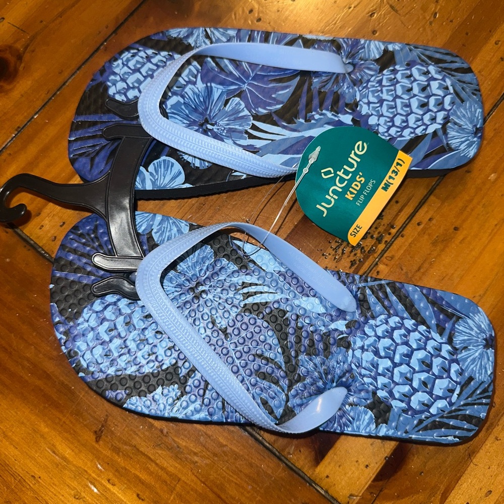 NEW NWT Juncture Kids Blue Floral Flip Flops 13/1.  MUST BE BUNDLED